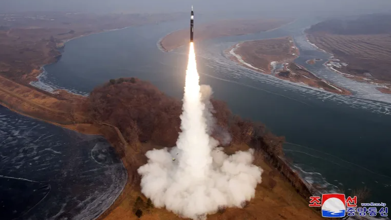 Korut Luncurkan Rudal Saat Korsel dan AS Latihan Militer Bersama